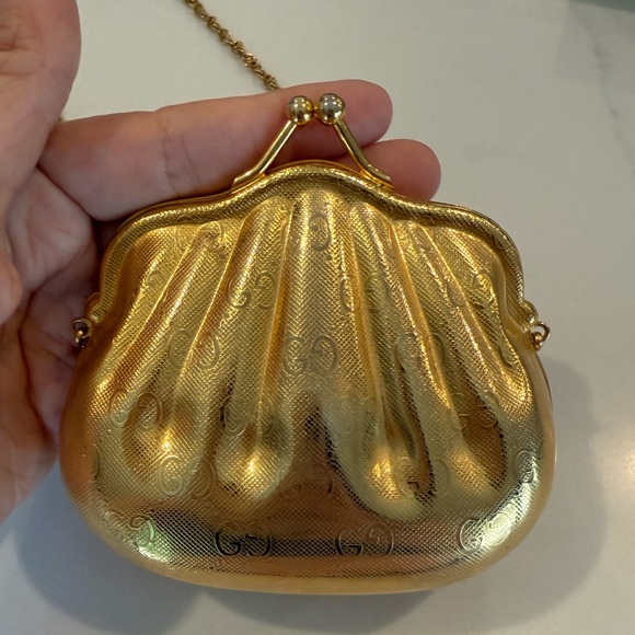 Gucci 1980s Gold Tone Metal Shell Miniaudière Evening Bag - Picture 6 of 9